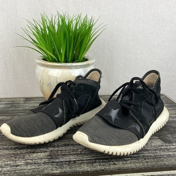 Adidas Woman's Tubular Defiant Black & White Athletic Shoes 7 - Picture 1 of 9